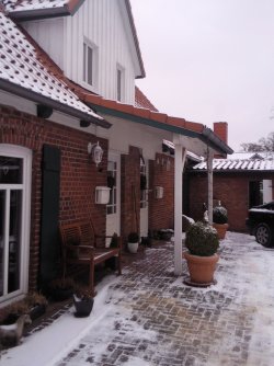 Eingangsbereich der DHH im Winter